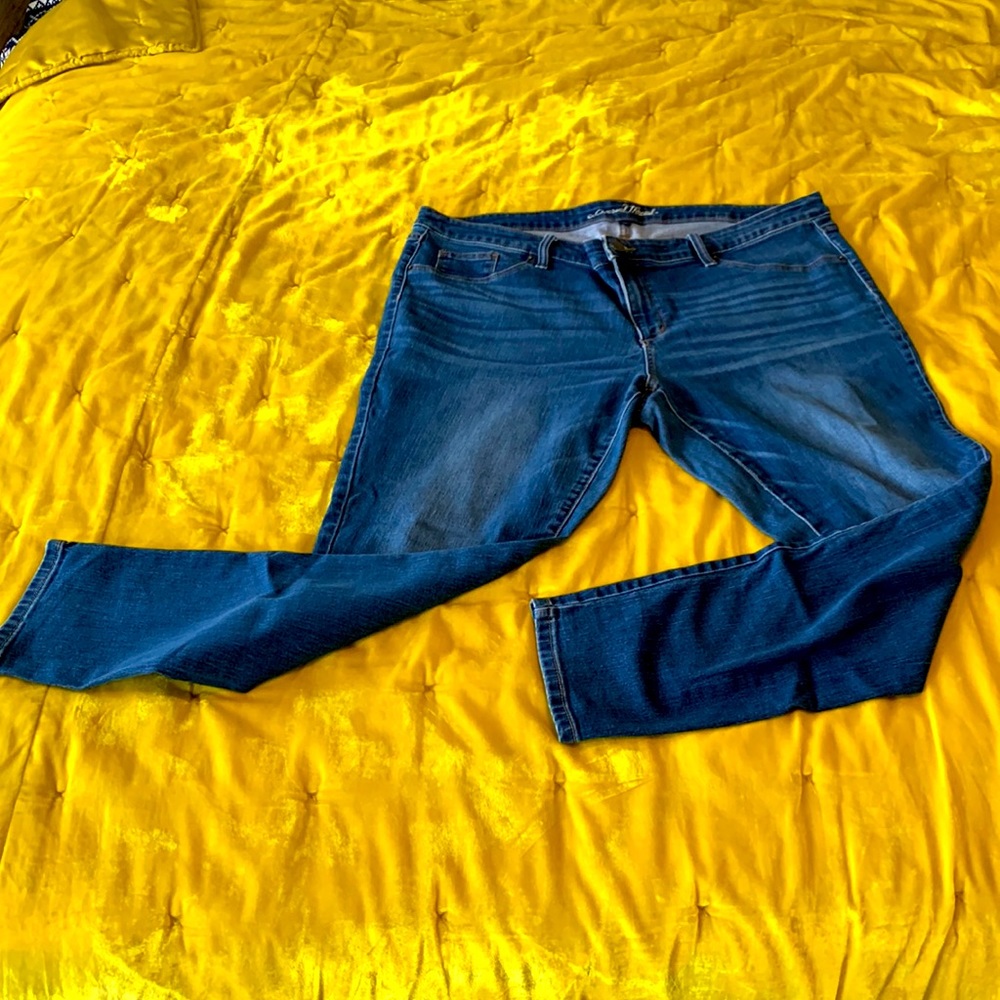 Universal Thread denim blue jeans slim leg